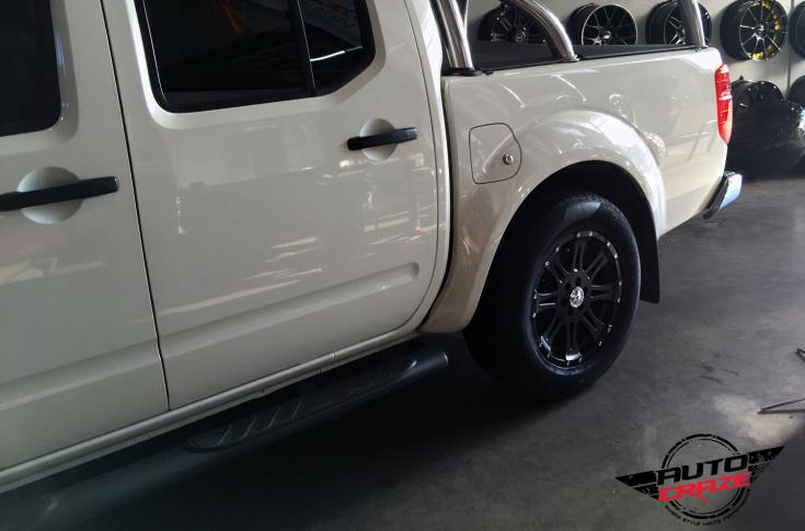 NISSAN NAVARA RAPTOR SATIN BLACK